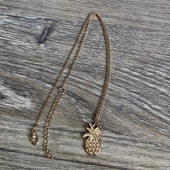 ⭐️ 4 for $23* small Gold Pineapple necklace - Picture 2 of 7